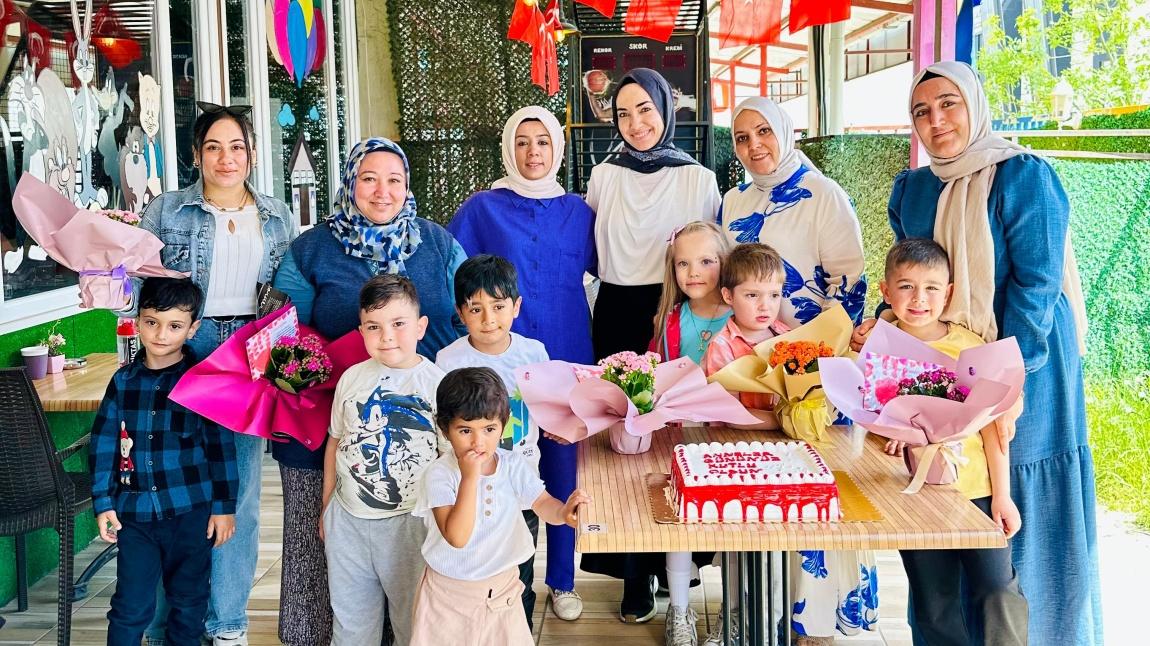 Parlayan Yıldızlar Sınıfının Anneler Günü Etkinliği